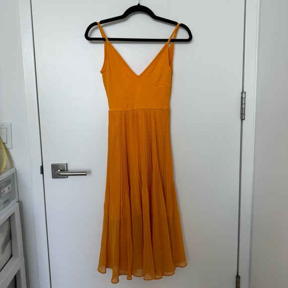Aritzia Wilfred Daphnee Ballet Midi Dress in Yellow - Picture 6 of 9